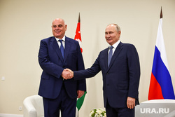 Владимир Путин на переговорах с президентом Абхазии. Сочи, путин владимир, бжания алан