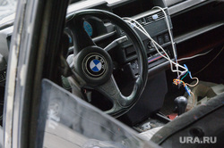 Брошенная машина на улице Пушкина. Екатеринбург, bmw, вандализм, бмв, руль, разбитая машина, угон, автокража