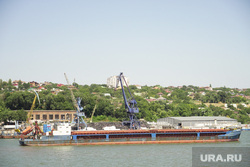 Погрузка зерна в Ростовском порту. Ростов на Дону, зерно, порт, сухогруз, судно