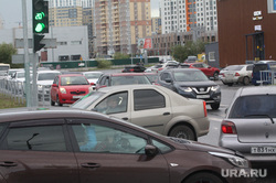 Пробка у Ленты. Тюмень , автомобили, машины, автомобильная пробка, пробка машины, пробка автомобильная