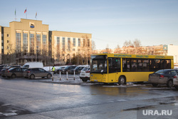 Несогласованный митинг в поддержку Навального. Сургут, автобус, администрация сургута, общественный транспорт, спопат