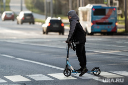 Обстановка у Измайловского суда. Москва, ребенок, мальчик, дорога, самокат