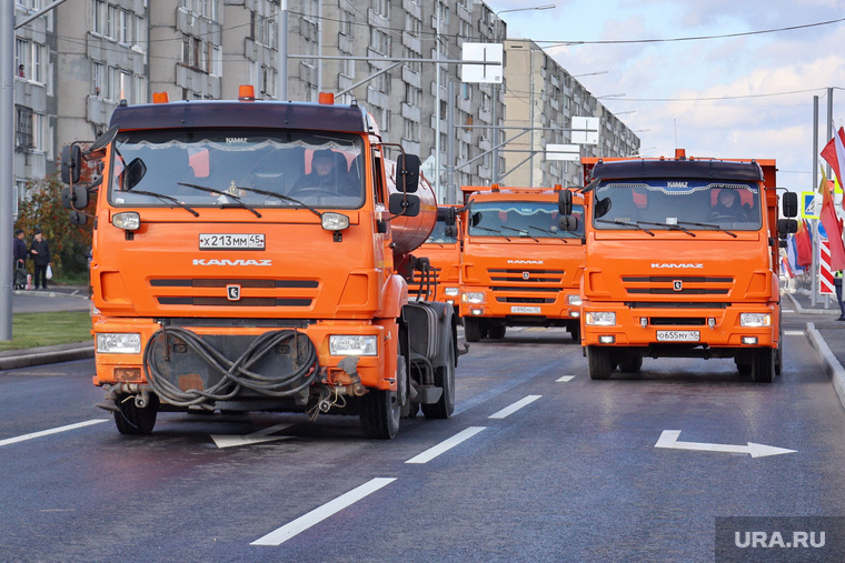 Первыми по новой дороге в Кургане проехала строительная техника