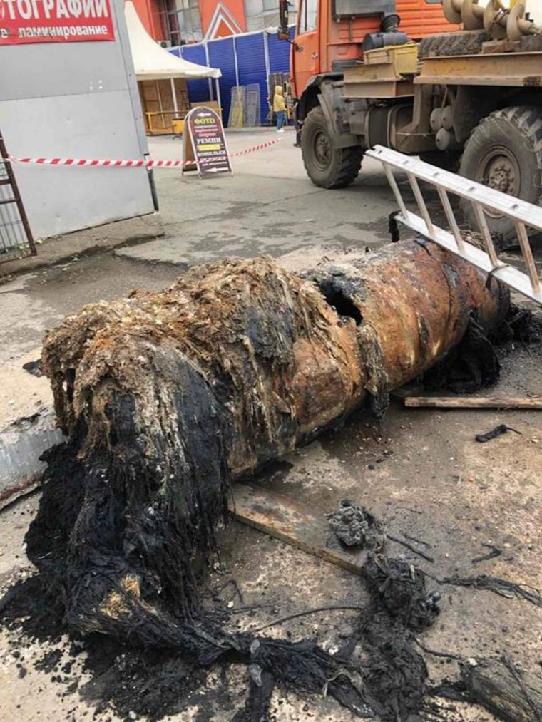 Отходы намотались на трубу и мешали потоку сточных вод