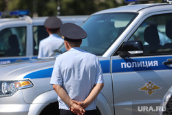 Губернатор Вадим Шумков вручает ключи от новых машин сотрудникам регионального управления МВД. Курган, машина полиции, полиция, сотрудник полиции, наряд полиции, сотрудники мвд россии