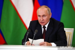 Владимир Путин и Шавкат Мирзиёев на совместном заявлении в Кремле. Москва, путин владимир