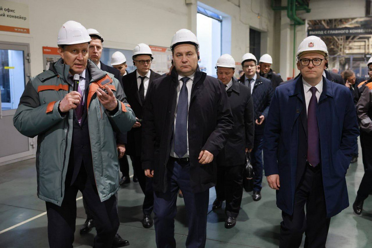 В ходе визита представители делегации познакомились с работой главного конвейера