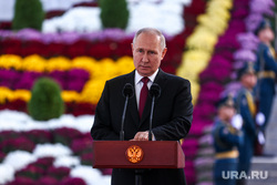 Владимир Путин на торжественном построении, посвященном 20-летию авиабазы в Киргизстане. Бишкек, путин владимир