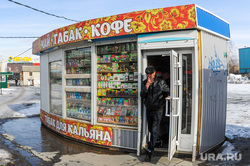 Наталья Котова на объезде на предмет благоустройства, уборки снега и чистке тротуаров города. Челябинск, киоск, табак, чай, ларек, кофе