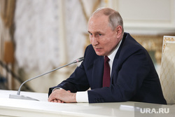 Президент России Владимир Путин на итоговой пресс-конференции саммита "Россия-Африка". Санкт-Петербург, путин владимир