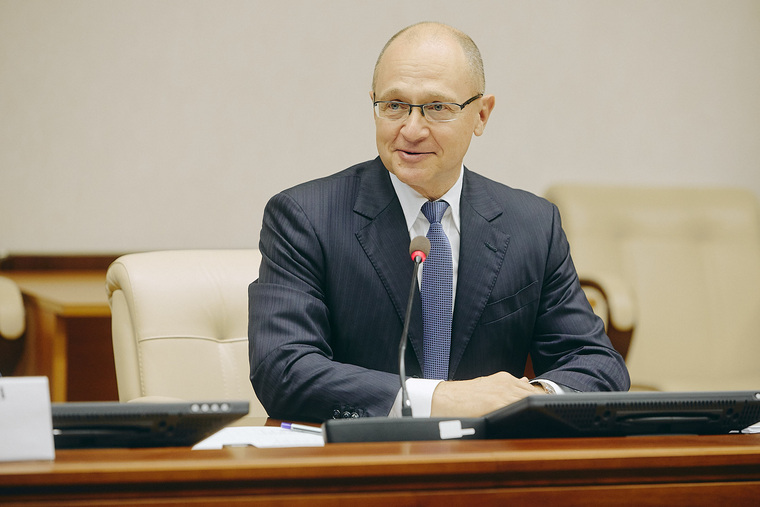 Первый заместитель руководителя администрации президента РФ Сергей Кириенко на заседании наблюдательного совета конкурса «Это у нас семейное»