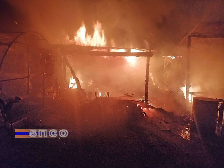 Полностью сгорела баня дровяник и теплица
