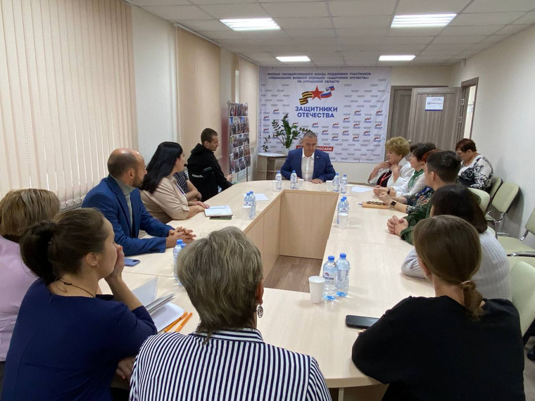 Депутат ГД Александр Ильтяков провел встречу с участниками спецоперации и их родными
