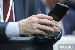 Портфель министра. Москва, телефон, мобильный интернет, мобильный, мобильный телефон, руки с телефоном