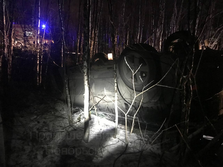 Автомобиль улетел в кювет и перевернулся
