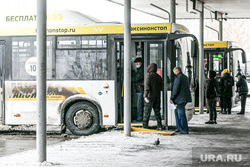 Автовокзал. Тюмень, автовокзал, автобус, пассажиры
