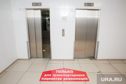 Пресс-тур в окружной «Центр диагностики и сердечно – сосудистой хирургии». Сургут, лифт, больница, реанимация