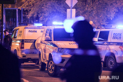 Дом по улице Бородина, 31, где неизвестный открыл стрельбу по машинам и прохожим. Екатеринбург, перекрытие дороги, происшествие, полиция, оцепление, перекрытие улиц, план перехват
