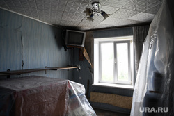 Рабочая поездка Евгения Куйвашева в Северный управленческий округ. Краснотурьинск, аварийный дом, потоп в доме, потоп в квартире, залитая квартира