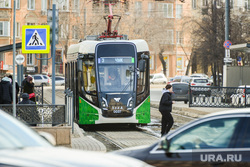 Весенний день. Челябинск, трамвайная остановка, гэт, городской электротранспорт, трамвай, новый трамвай, маршрут3