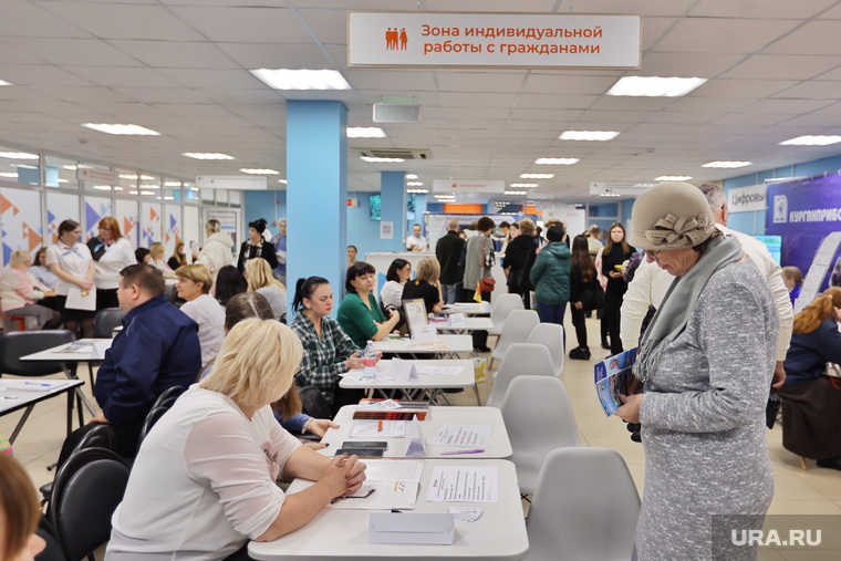 В Кургане проходит ярмарка вакансий в кадровом центре «Работа России»