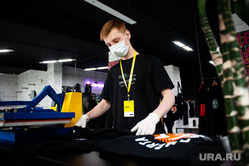 Екатеринбург во время пандемии коронавируса , продавец, эпидемия, медицинская маска, защитная маска, консультант, коронавирус, covid, пандемия коронавируса, hard store, хард