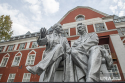 Кампус ПГНИУ. Пермь, памятник ленину и горькому, пермский университет