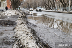 Виды Екатеринбурга, уборка снега, грязь, снег на обочине