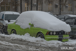 Снегопад в городе. Пермь, снегопад, зима, сугробы в городе, автомобиль сугроб, убока снега