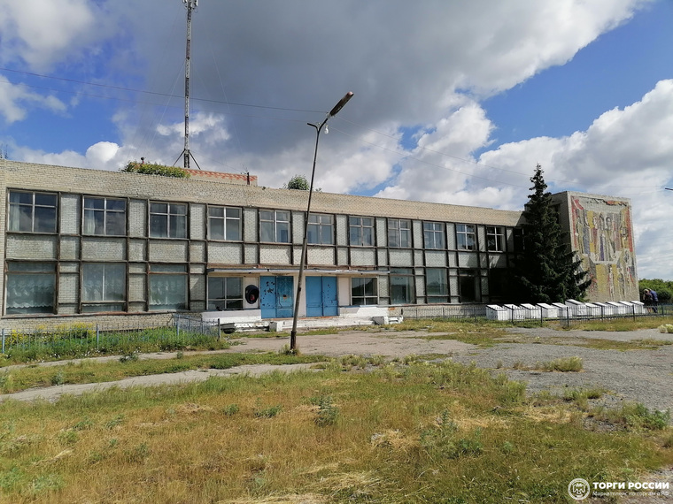 Здание ДК имеет мозаику времен СССР