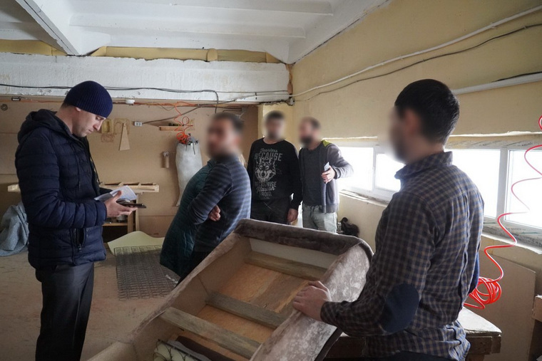 Курганский суд вынес три решения о выдворении мигрантов