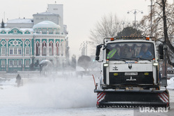 Виды Екатеринбурга, уборка снега, снегоуборочная техника, зима, город екатеринбург, плотинка