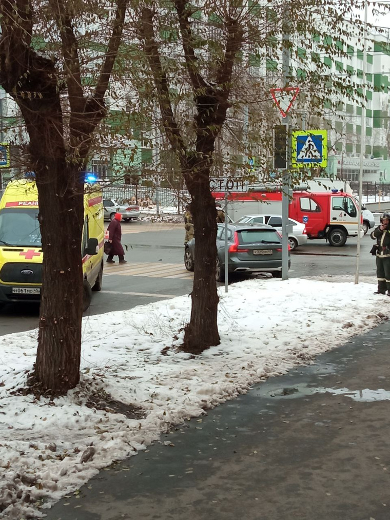 В Кургане на перекрестке, где выключили светофор, столкнулись две машины