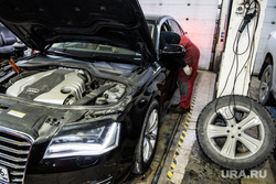 Работа в автомобильной мастерской. Екатеринбург, иномарка, шиномонтаж, ауди, audi, обслуживание авто, автомастерская, обслуживание автомобиля, автомобильная мастерская, шиномонтажка, обслуживание иномарок