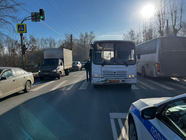 В результате ДТП пострадала пассажирка автомобиля Volvo
