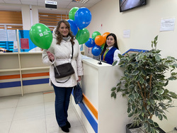 Прием клиентов ведут девять операторов-универсалов