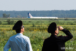 Росавиация отменила отчет о посадке самолета «Уральских авиалиний» в поле