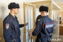 Избрание меры пресечения Арсену Симонову в суде Центрального района. Челябинск, арест, тюрьма, решетка, полиция, суд, клетка, спецсредства, задержание