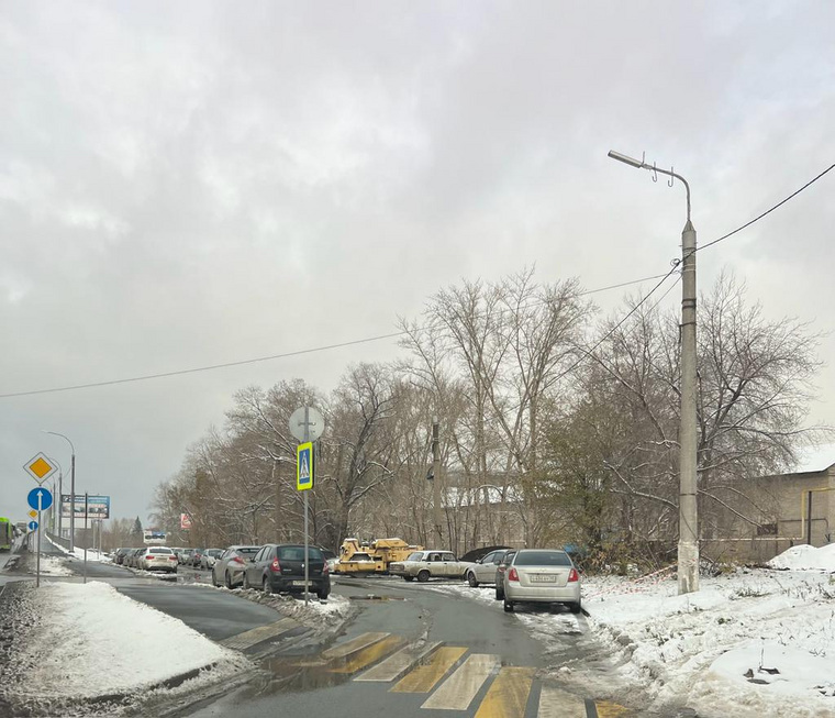 В проезде по проспекту Машиностроителей,30 в Кургане запретили стоянку автомобилей