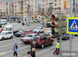 Указатель на перекрестке пр Ленина и ул Энгельса. Челябинск, перекресток