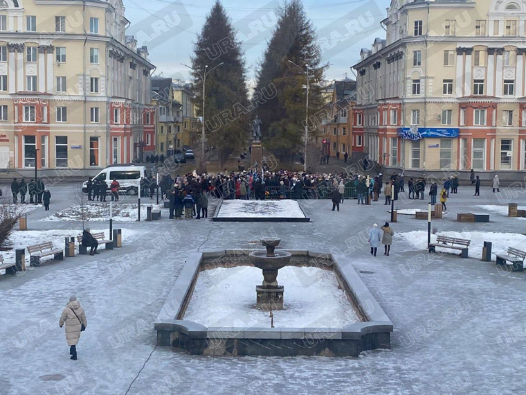 Прощание было на площади Мира в Североуральске