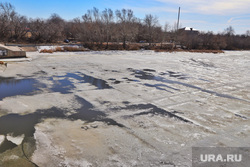 Empty streets during non-working days. Kurgan, ice in the water, high water, high water, Tobol River, flood, spring, Kurgan dam