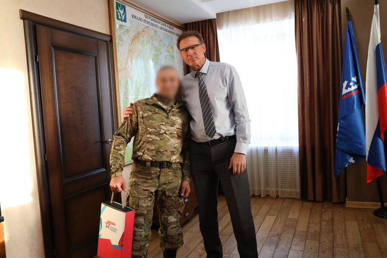 Боец с позывным «Лео» встретился с главой Шурышкарского района Олегом Поповым