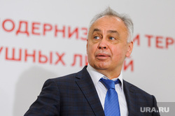 Алексей Текслер и Игорь Чалик на мероприятии, посвященном завершению работ по реконструкции терминала международных воздушных линий международного аэропорта Челябинск им. И. В. Курчатова. Челябинск, портрет, чалик игорь