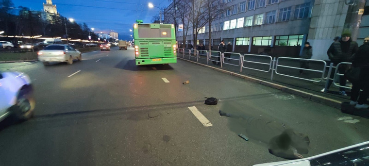 Автобус №123 двигался по улице Лесопарковой и сбил пешехода при повороте на проспект Ленина