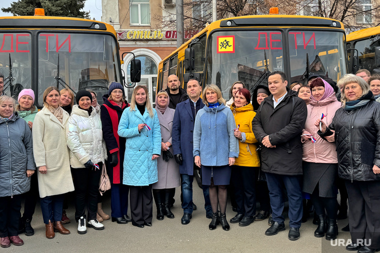 Вручение школьных автобусов и машин скорой помощи. Курган