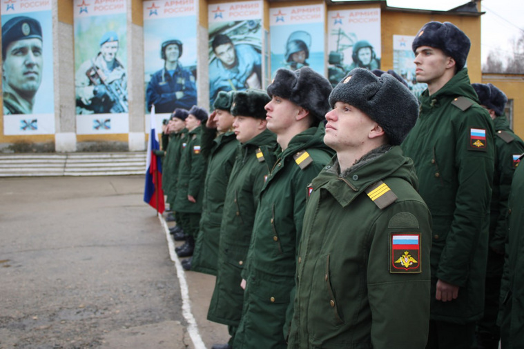Каждый боец получил индивидуальный вещевой комплект