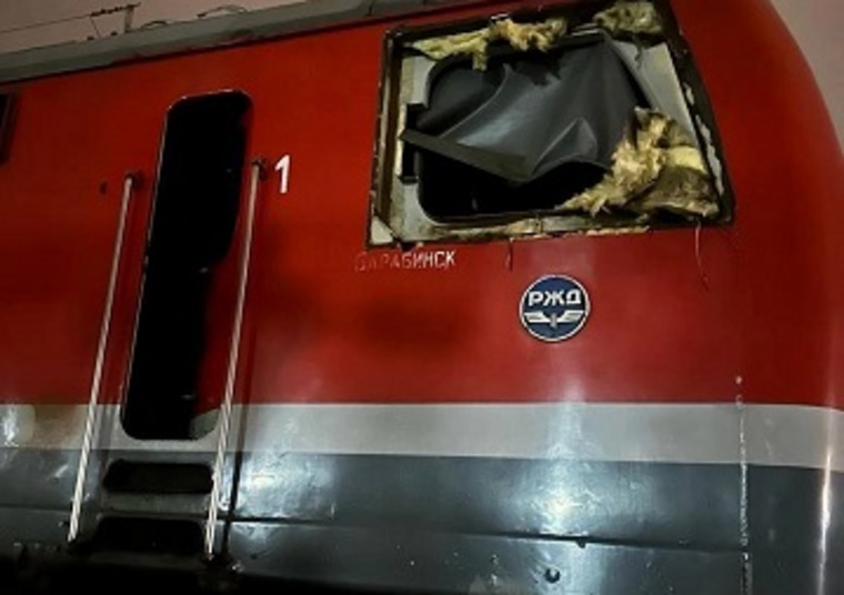 От взрыва пострадала кабина электровоза