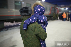 Отправка мобилизованных. Тюмень , папа с дочкой, папа с ребенком, мобилизованные, проводы мобилизованных, мобилизованный