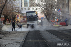 Дорожные работы в начале зимы. Тюмень, укладка асфальта, дорога, дорожные  работы